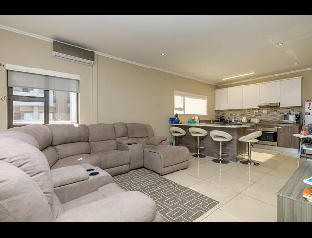 2 BEDROOM APARTMENT FOR SALE IN UMHLANGA RIDGE